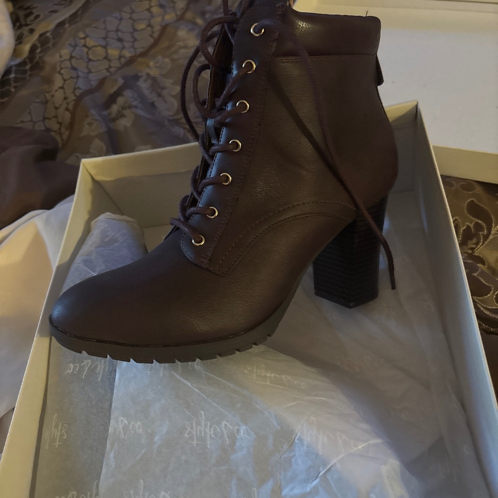 Wine color half boot